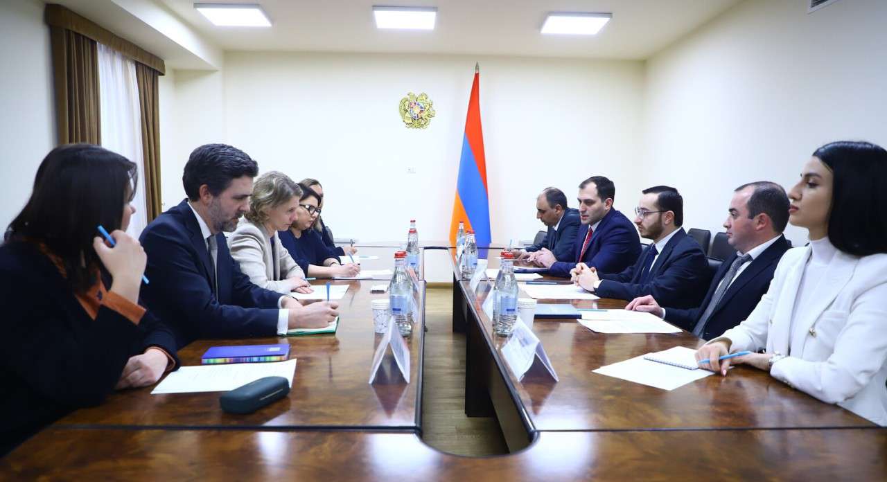 ԲՏԱ նախարարն ընդունել է ՀԲ ներկայացուցիչներին