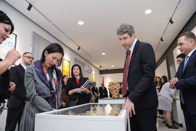 Ազգային արխիվում բացվել է Արամ Խաչատրյանին նվիրված ցուցադրությունը