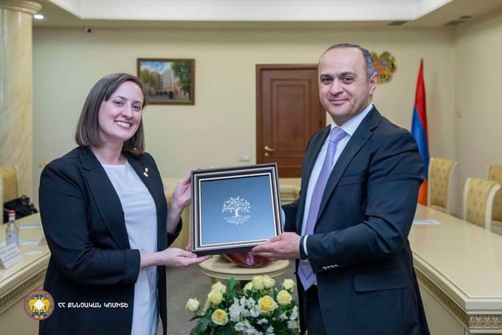 Արսեն Այվազյանն ընդունել է Մարի Կուրթին