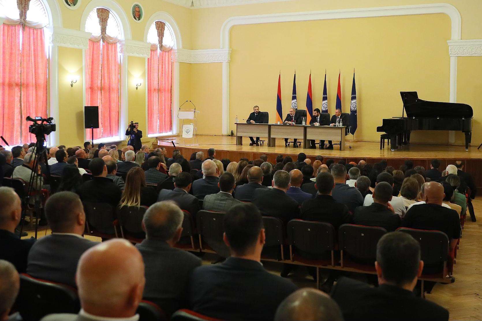 Վանաձորում «ՔՊ» կուսակցության նախաձեռնող խմբի նիստը վարել է վարչապետը