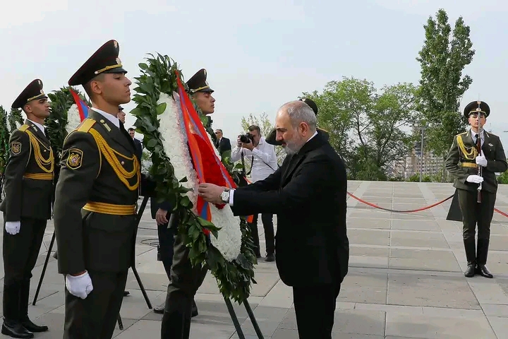 Վարչապետը հարգանքի տուրք է մատուցել Հայոց ցեղասպանության զոհերի հիշատակին