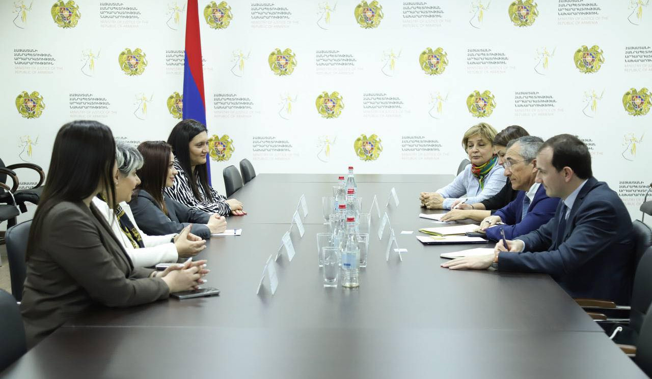 Հանդիպել են ՀՀ-ի և Ֆրանսիայի նոտարական մարմինները