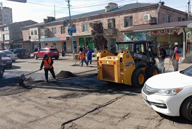 Սևան քաղաքում մեկնարկել են փողոցների նորոգման և փոսալցման աշխատանքները