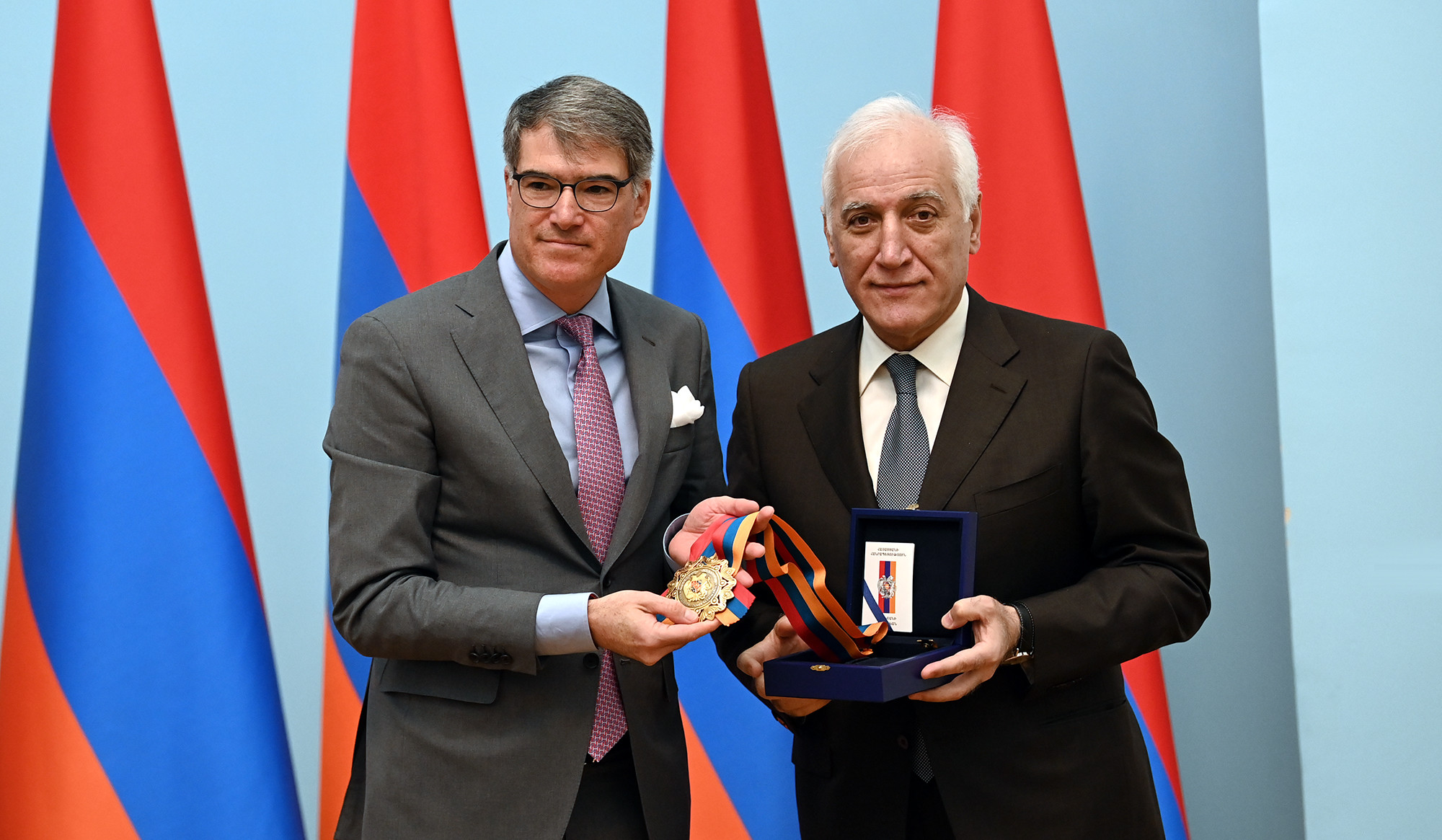 Նախագահը Դիկրան Իզմիրլյանին պարգևատրել է Հայրենիքի շքանշանով