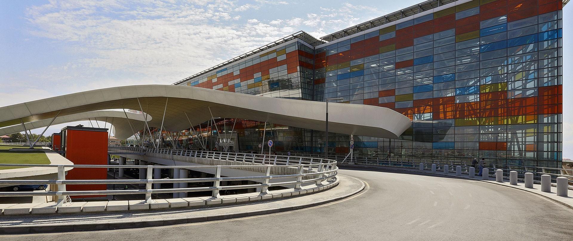 Դեպի Երևան ու Երևանից մեկնող ավելի քան մեկ տասնյակ չվերթ հետաձգվել է