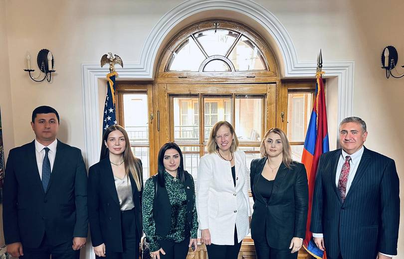 ԱՄՆ դեսպանը հանդիպել է ընդդիմության ներկայացուցիչներին