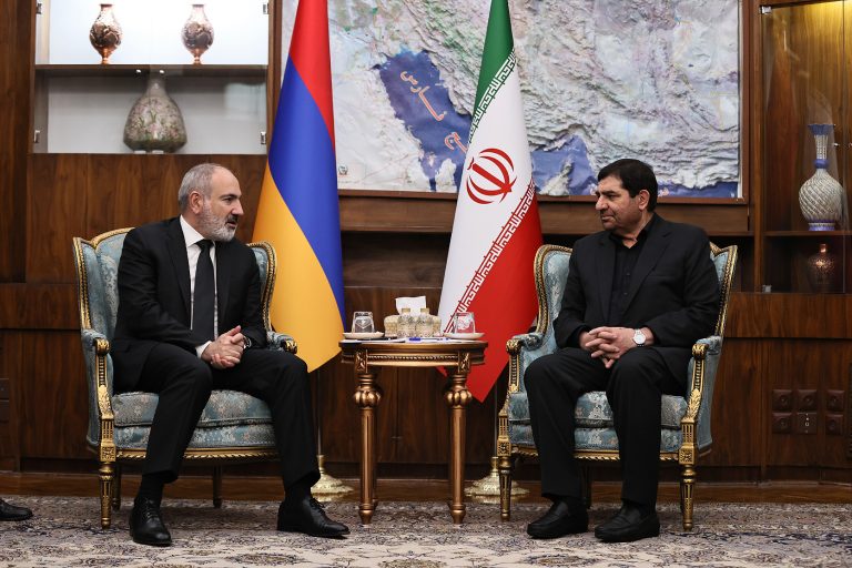 Փաշինյանը հանդիպել է Իրանի նախագահի ժամանակավոր պաշտոնակատարին