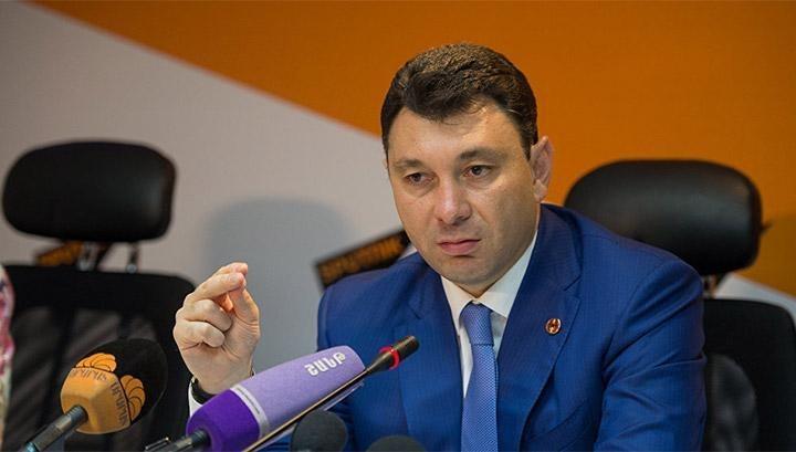 Միանում եմ դասադուլին և գործադուլին․ Շարմազանով