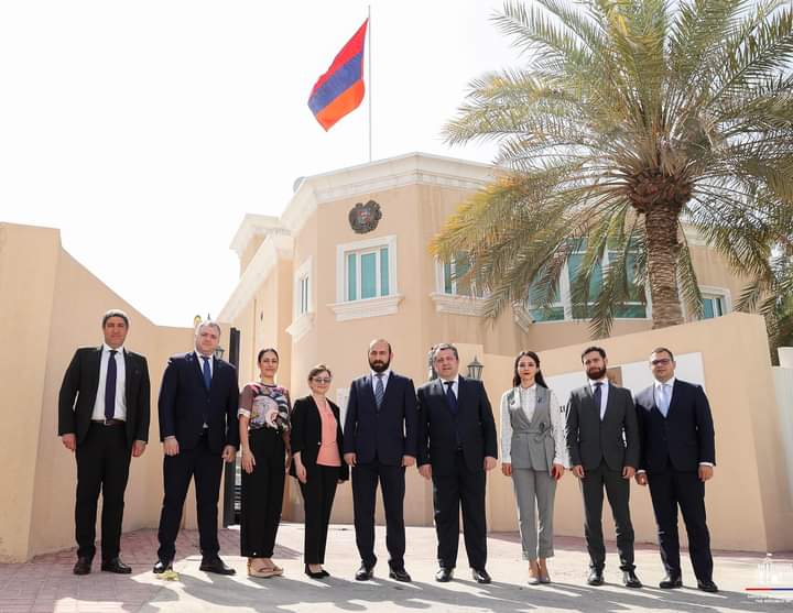 Միրզոյանը քննարկում է ունեցել Դոհայում ՀՀ դեսպանության անձնակազմի հետ