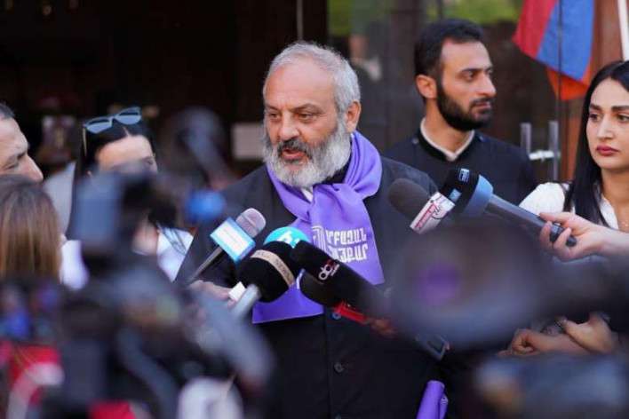 Բագրատ Գալստանյանը մի խումբ քաղաքացիների հետ այցելել է Եռաբլուր