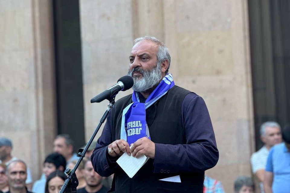 Բագրատ Սրբազանն ու աջակիցները հասան Քննչական կոմիտե