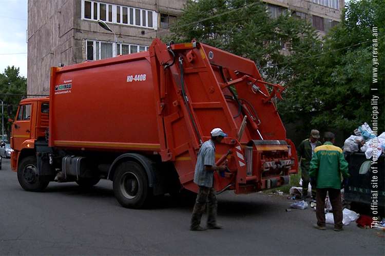 8 նոր աղբատար մեքենայից 4-ն արդեն Հայաստանում է