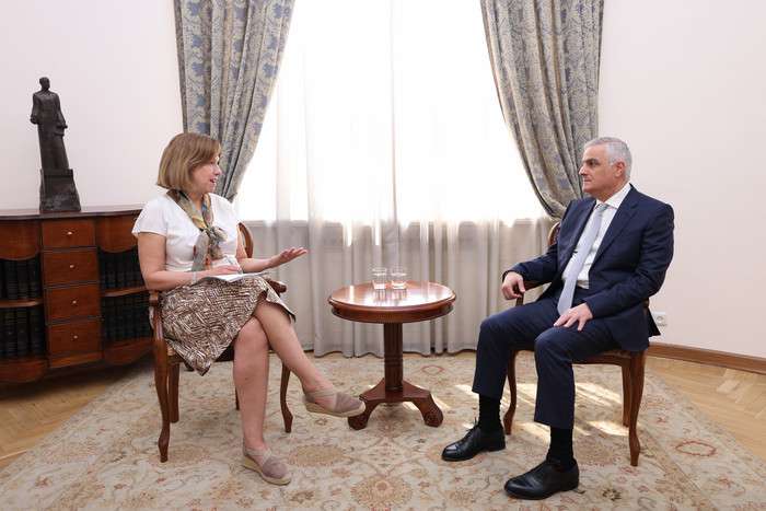 Մհեր Գրիգորյանն ընդունել է դեսպան Քրիստինա Քվինին