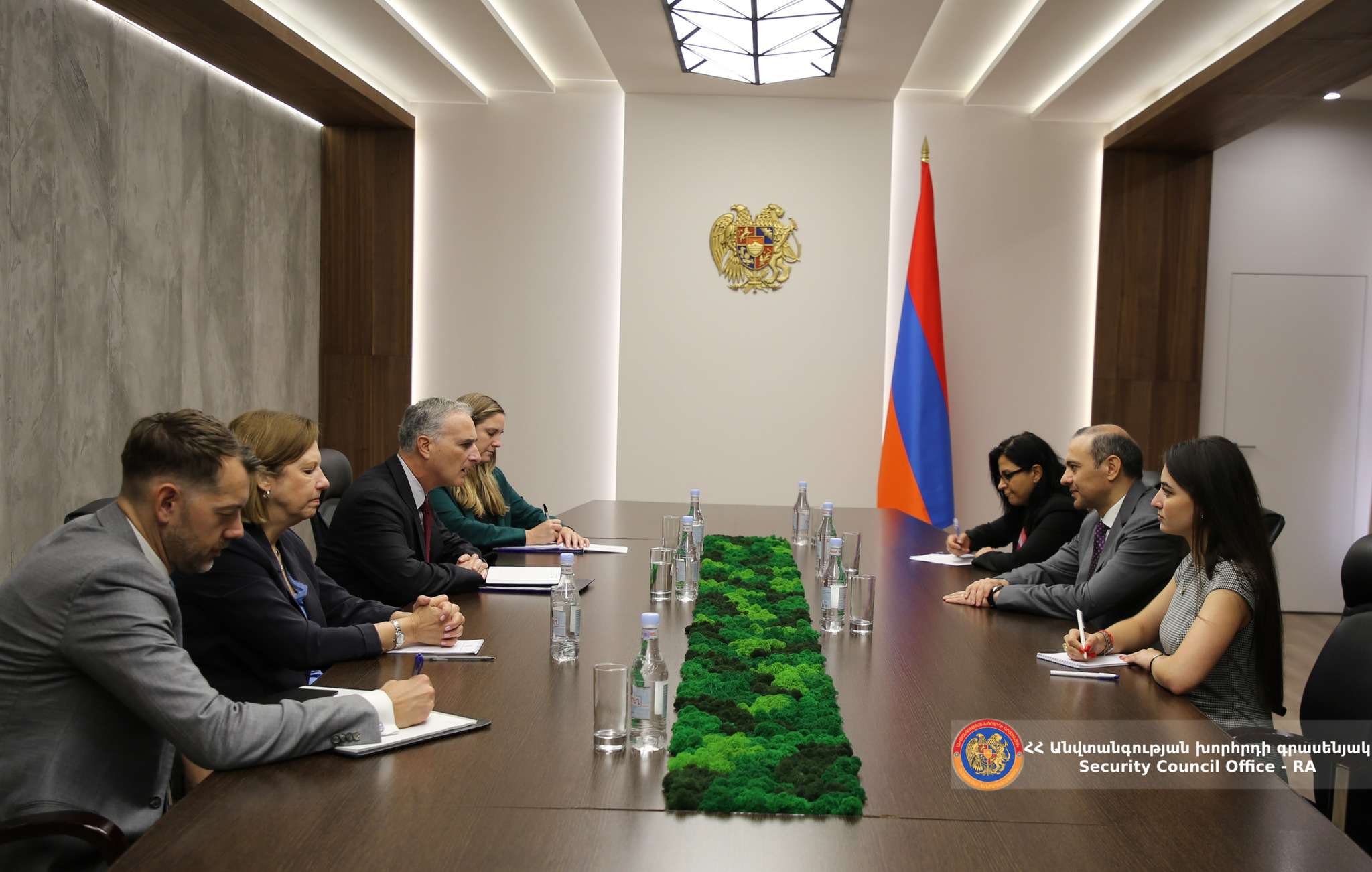 Արմեն Գրիգորյանն ու Լուի Բոնոն անդրադարձել են հայ-ադրբեջանական հարաբերություններին