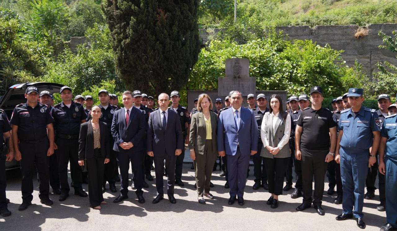 Դեսպան Քվինը հանդիպել է ՆԳ նախարար Վահե Ղազարյանի հետ