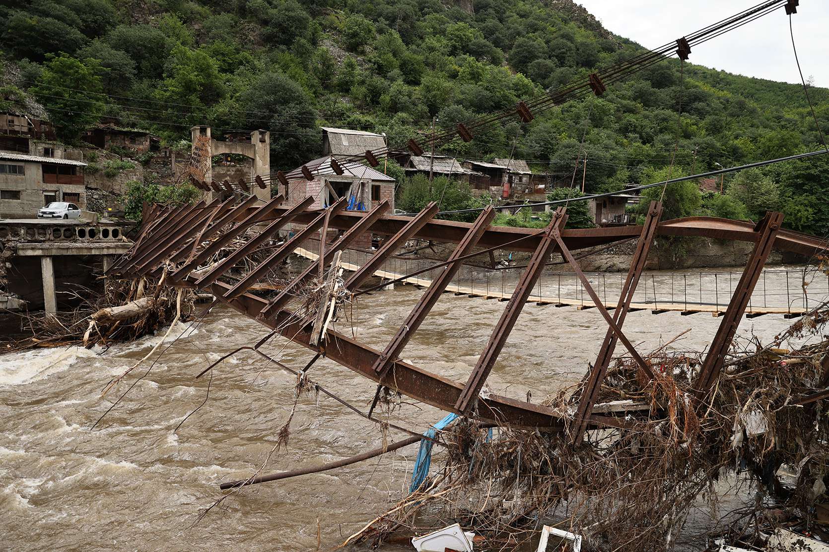 2,4 մլն դրամ՝ հեղեղից վնասված կամուրջների վերականգնման նախագծանախահաշվային փաստաթղթերի համար