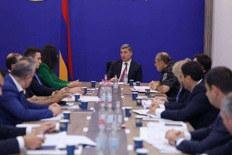 Քննարկել են ճանապարհներին շինությունների և ավտոկայանատեղիների օրինականության ու անվտանգության հարցեր