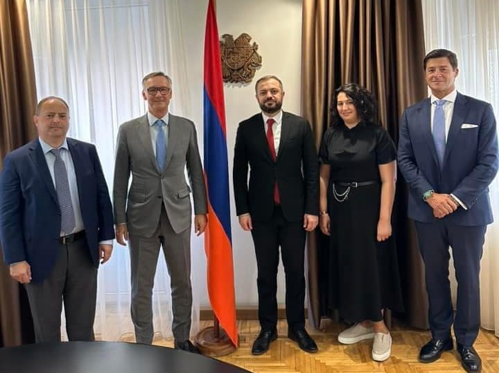 Պապոյանն ընդունել է «Ցե-Կվադրատ Ամպեգա» կենսաթոշակային ֆոնդի փոխնախագահին