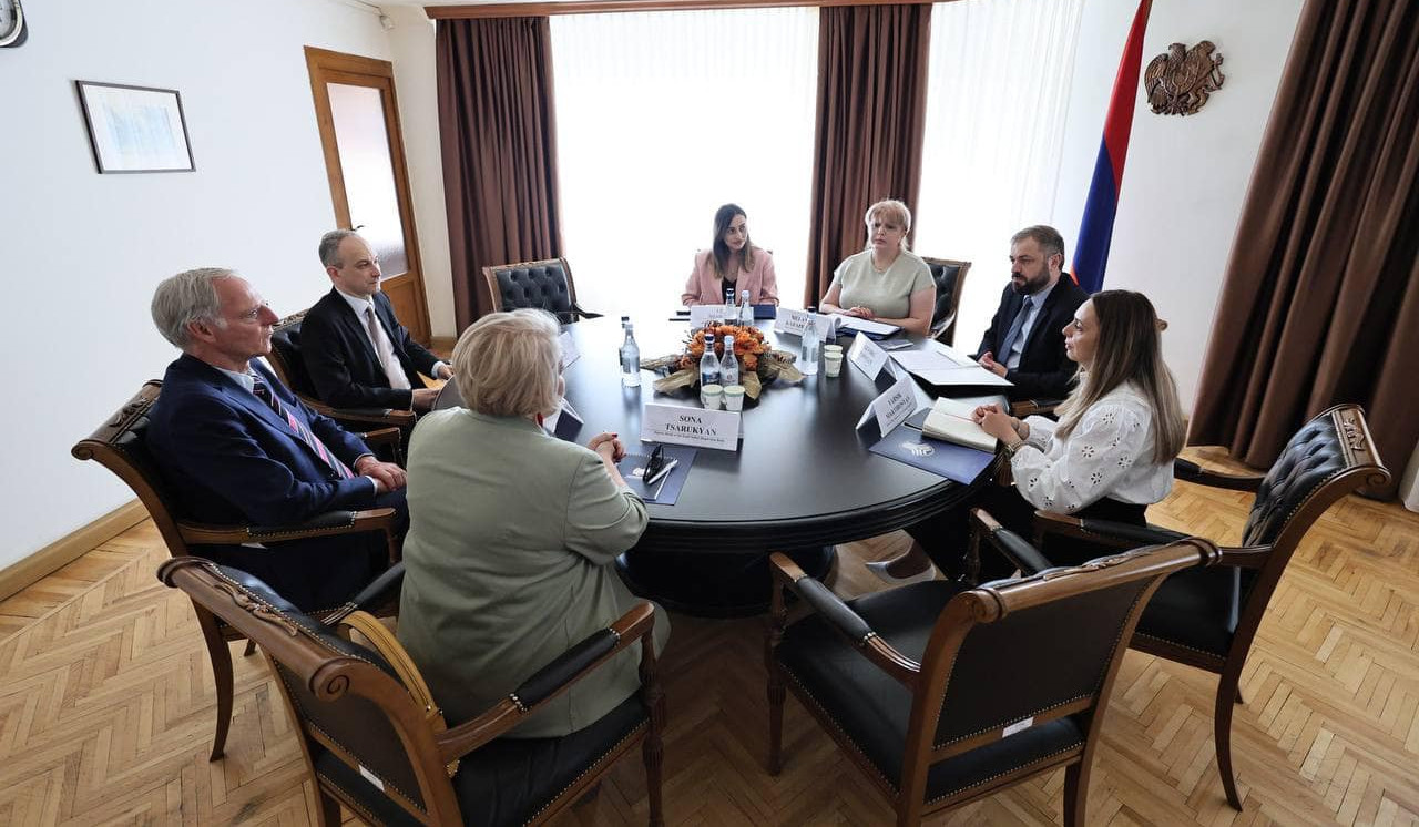 Պապոյանն ընդունել է Նիկո Հորնի գլխավորած պատվիրակությանը