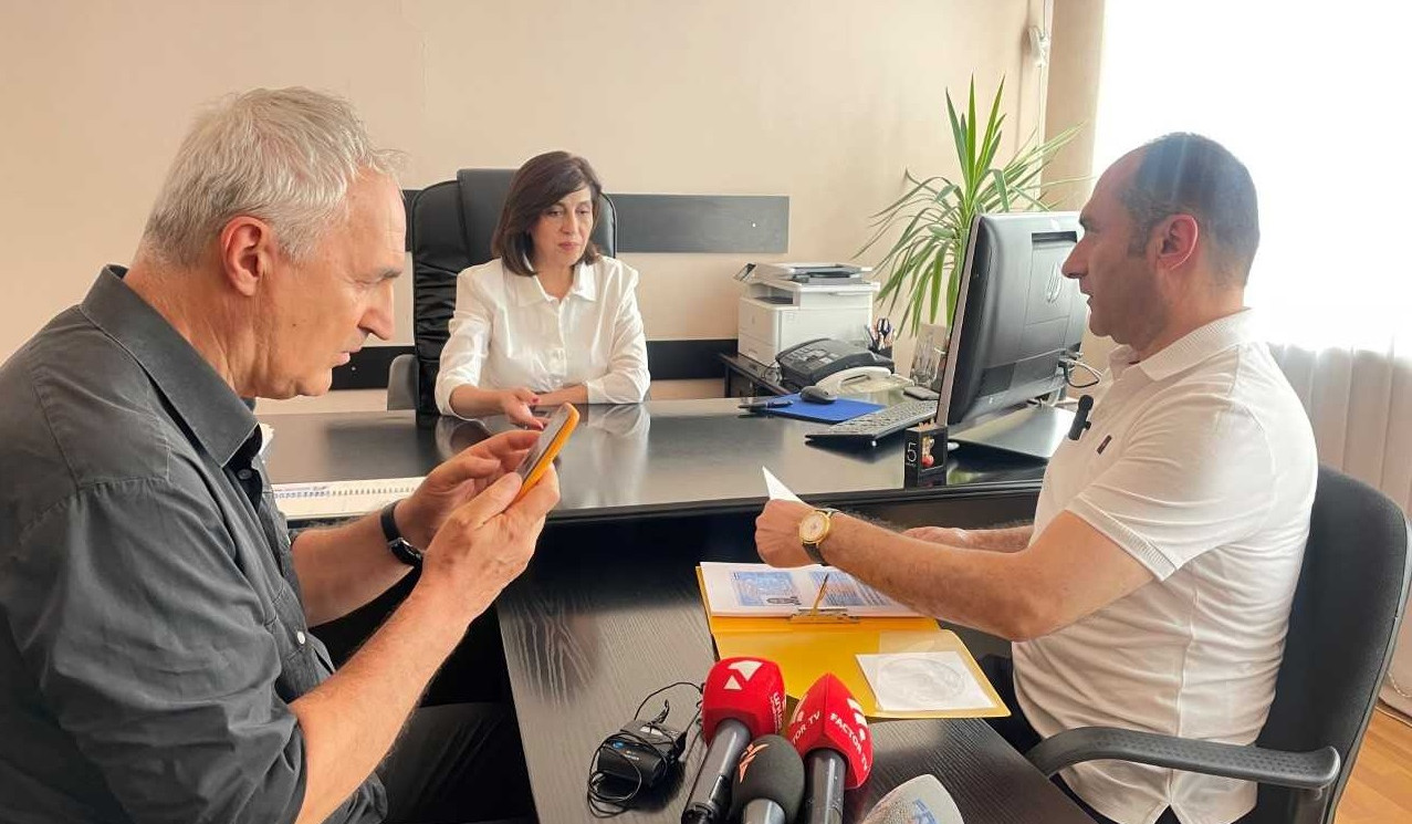 ԵՄ անդամակցեության վերաբերյալ հանրաքվեի համար ստորագրահավաքի դիմումը հանձնվել է ԿԸՀ