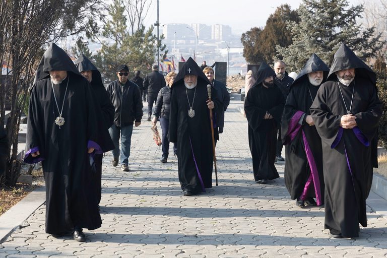 Ամենայն Հայոց Կաթողիկոսն այցելել է «Եռաբլուր» զինվորական պանթեոն