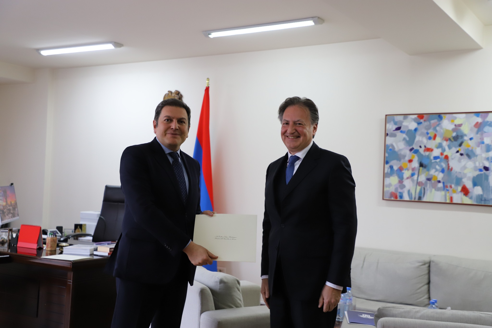 Իտալիայի  դեսպանն իր հավատարմագրերի պատճենն է հանձնել Հովհաննիսյանին