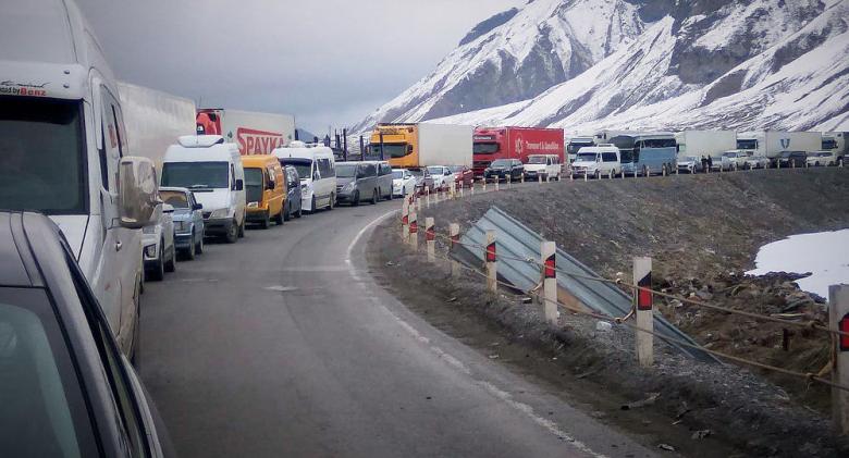 «Վերին Լարս» անցակետի մոտ շուրջ 300 հայկական բեռնատար կա կուտակված