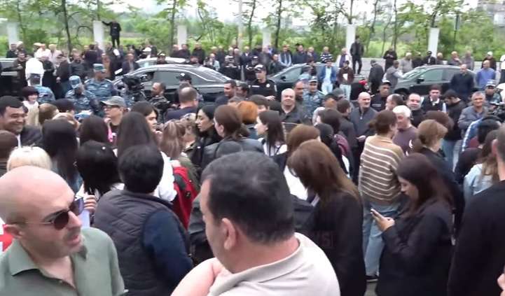 Բողոքի ակցիա Վրաստանի դեսպանատան մոտ