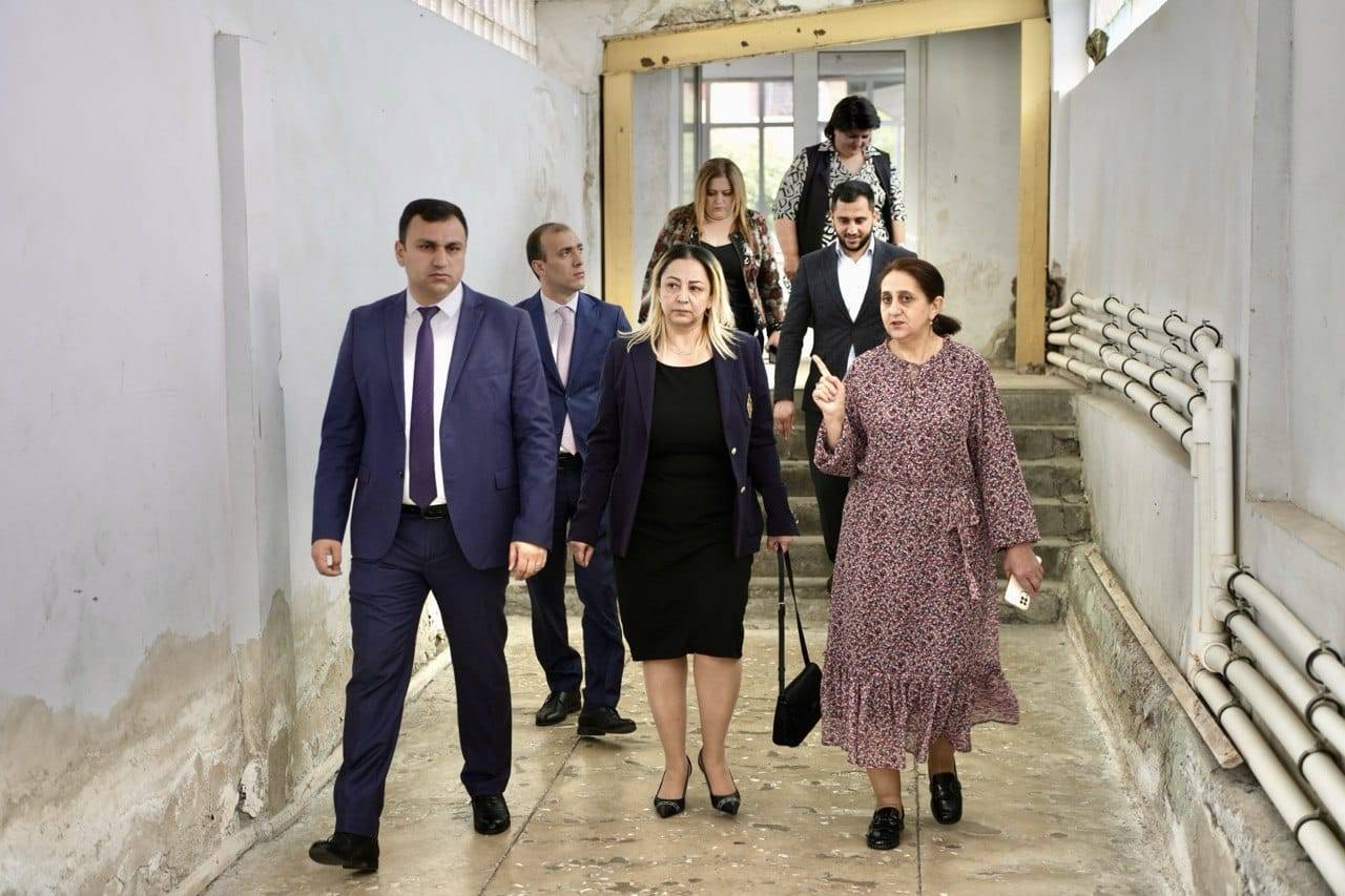 Արմավիրի մարզպետն այցելել է Մերձավանի միջնակարգ դպրոց