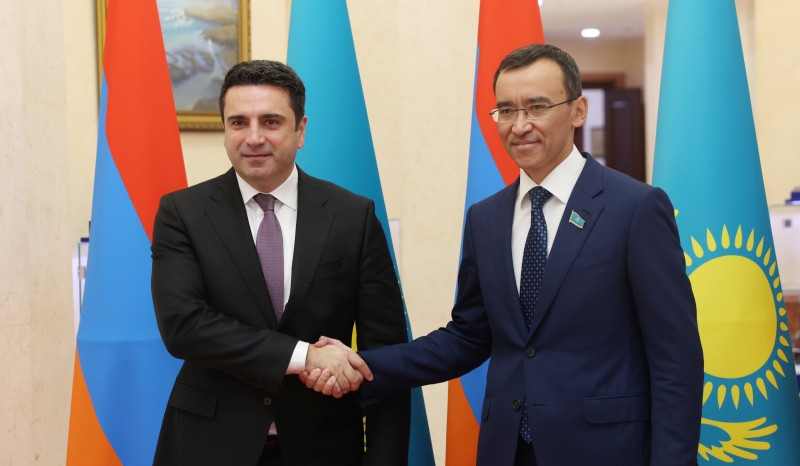 Ալեն Սիմոնյանը հանդիպել է Ղազախստանի խորհրդարանի Սենատի նախագահի հետ