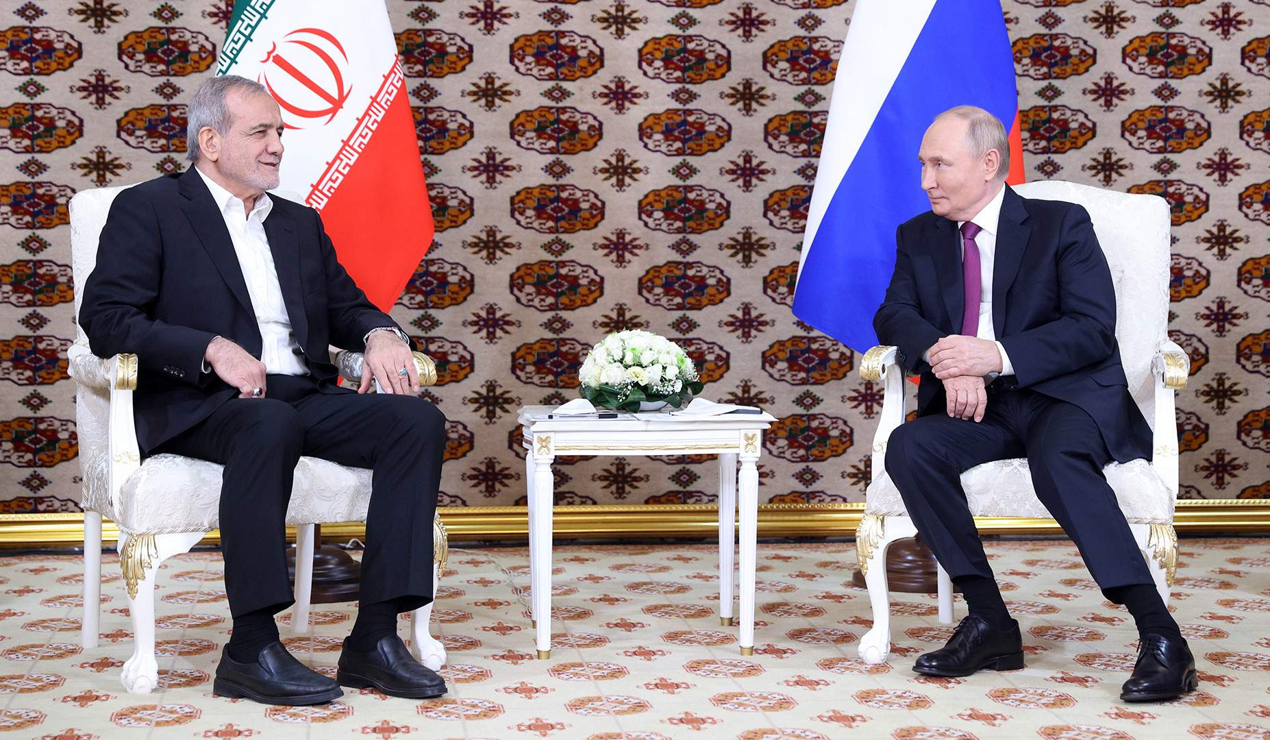 Պուտինն ու Փեզեշքիանը քննարկել են միջազգային և տարածաշրջանային հրատապ հարցեր