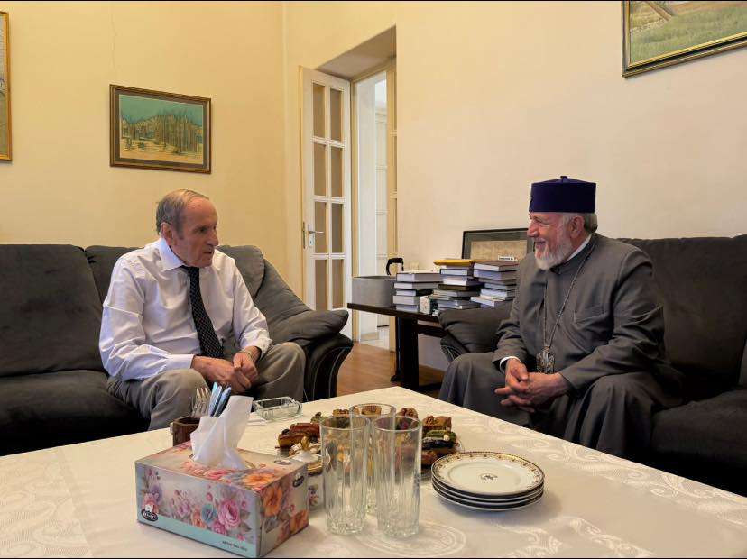 Տեր-Պետրոսյանը հյուրընկալել է Ամենայն Հայոց Կաթողիկոսին