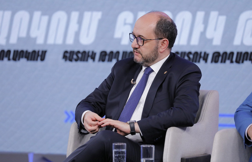 Կանգ մի առեք, վեղարի տակ պախկվածներ, խայտառակվեք մինչև վերջ. Հարությունյան