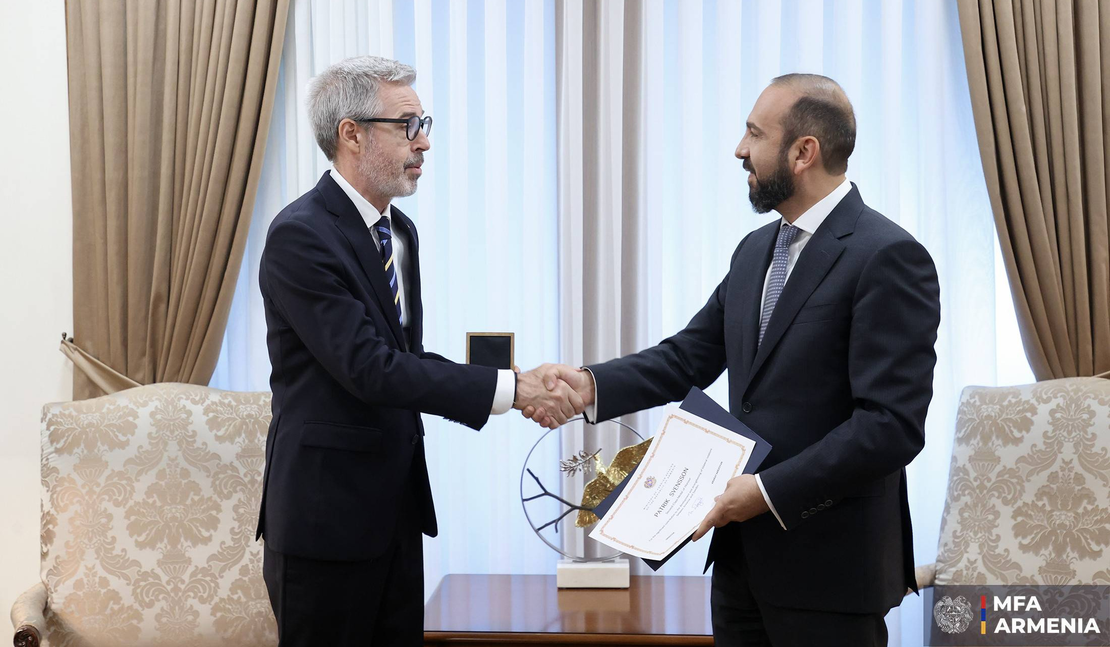 Միրզոյանն առաքելության ավարտի կապակցությամբ ընդունել է Շվեդիայի դեսպանին և պարգևատրել ԱԳՆ պատվո մեդալով