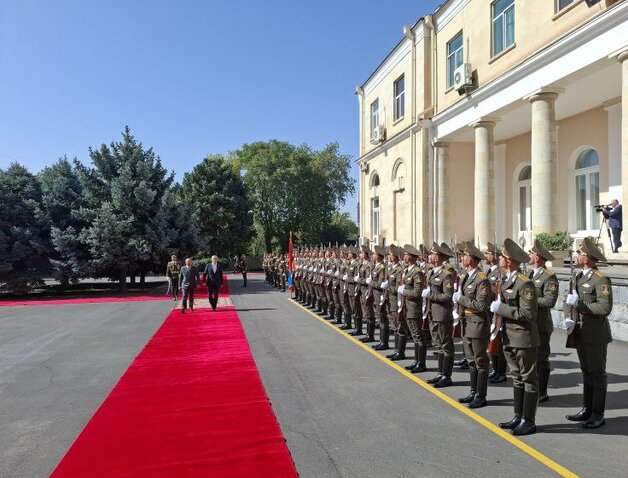 Մեկնարկել է Փաշինյան-Փեզեշքիան առանձնազրույցը