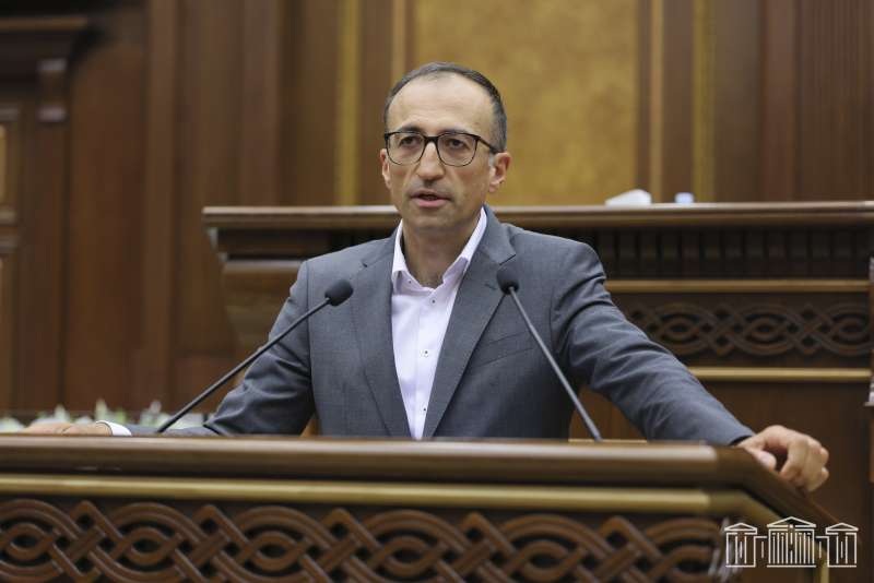 Արսեն Թորոսյանի` պատգամավորի լիազորությունները դադարեցվեցին