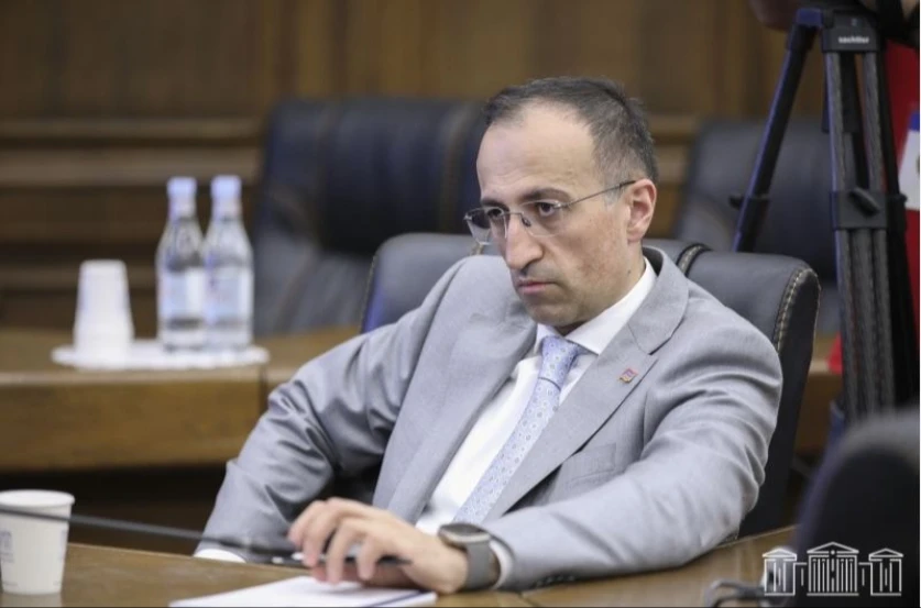 Ժամանակին մի ընդդիմադիր կար, որին այդ ժամանակվա իշխանությունները «դատարկ դհոլ» էին կարգել․  Թորոսյան