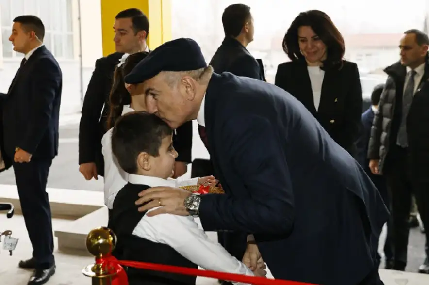 Երեխեքի ապագան, ոտի տակ տված, տրորել ենք տարիներ շարունակ. վարչապետ