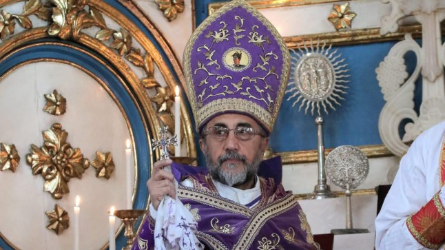 Շիրակի թեմը կանգնած է Միքայել Սրբազանի կողքին