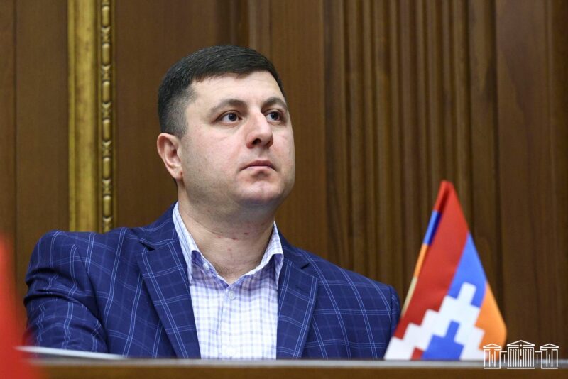 Սա բանակը քոռ դանակով մորթելու ծայրահեղ ճանապարհներից է. Աբրահամյան