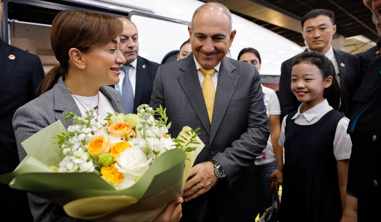 Նիկոլ Փաշինյանը տիկնոջ՝ Աննա Հակոբյանի հետ, Թիենծինից ժամանել է Պեկին