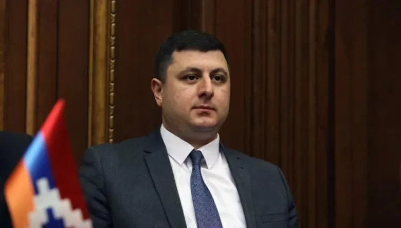 Ի՞նչ ասեմ, շարունակեք լռել պարոնայք սպաներ և գեներալներ, բայց հիշեք, որ իշխանությունը ոչ մեկիդ չի խնայելու. Աբրահամյան