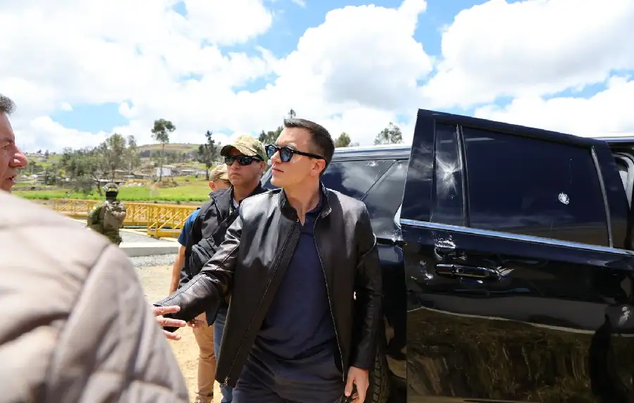 500 հոգանոց ամբոխը հարձակվել է Էկվադորի նախագահի ավտոշարասյան վրա