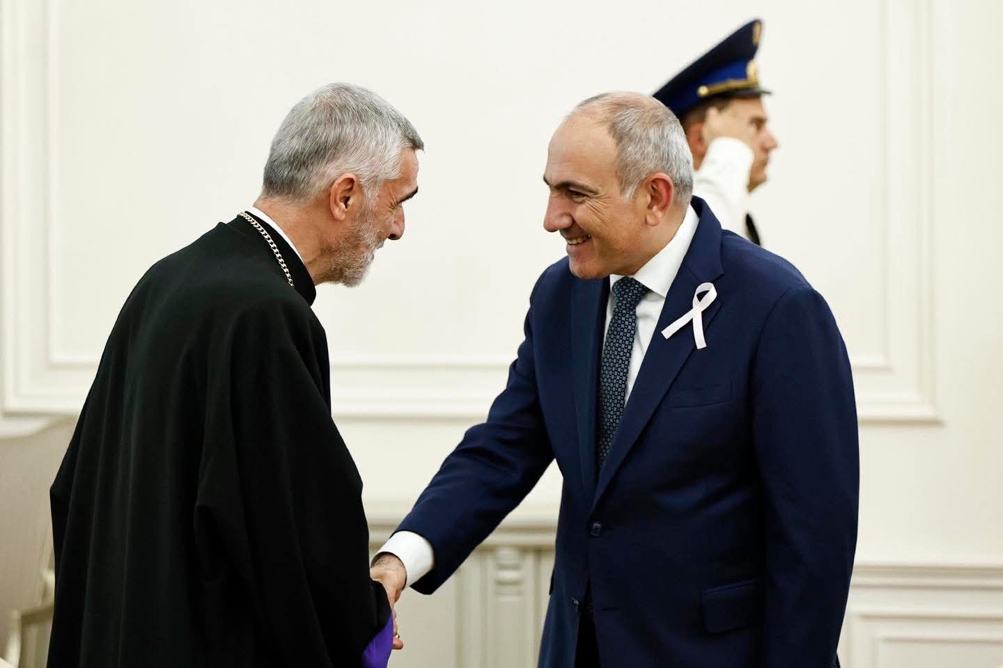 Նիկոլ Փաշինյանն ընդունել է Շահան Արքեպիսկոպոս Սարգիսյանին