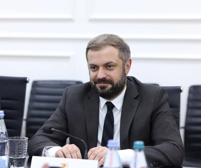 Պապոյանը Թբիլիսիի գործընկերոջ հետ քննարկել է Վրաստանով հայկական կոնյակով բեռնված մեքենաների անխոչընդոտ անցման հարցը