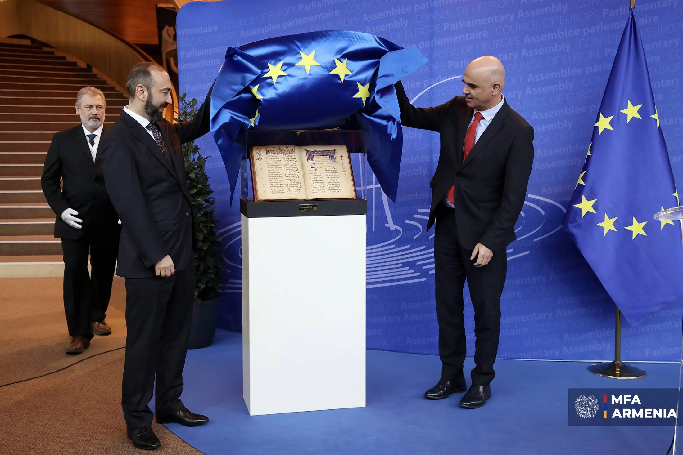 Միրզոյանը ԵԽ Գլխավոր քարտուղարին է հանձնել Հայաստանի նվերը՝ «Դատաստանագիրք»-ը