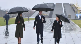 Վենսն այցելել է Ծիծեռնակաբերդի հուշահամալիր