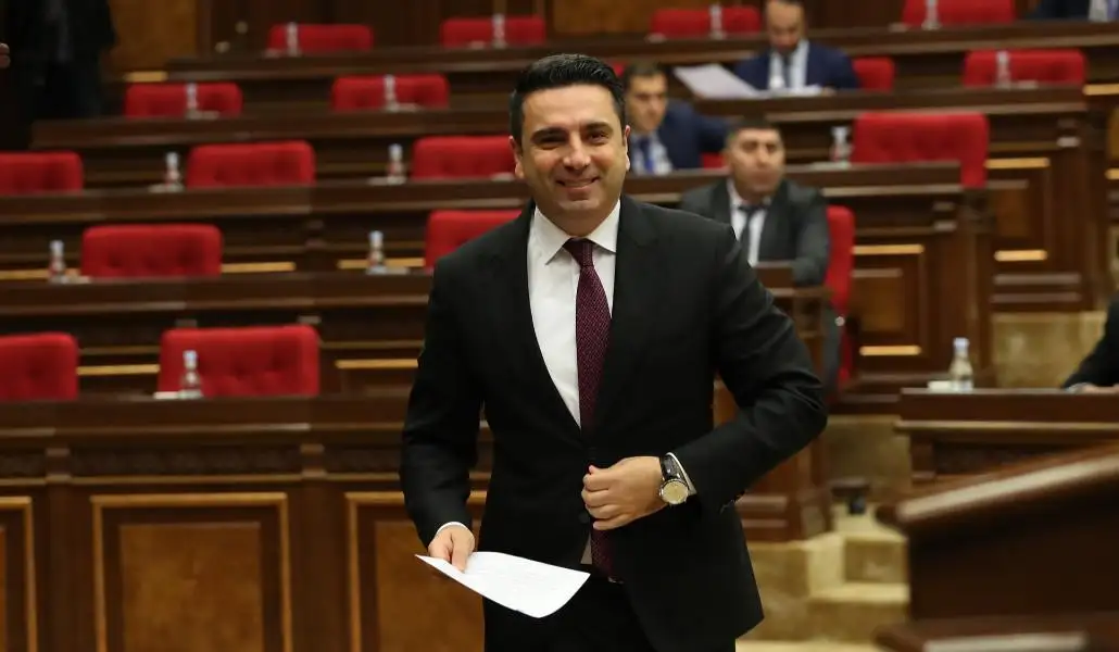 Գանձ եք, է՜, գանձ, ուղղակի՝ չկրթված. Ալեն Սիմոնյան