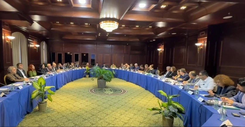 Վահան Կոստանյանը հանդիպել է ՀՀ-ի և Ադրբեջանի քաղհասարակության ներկայացուցիչների հետ