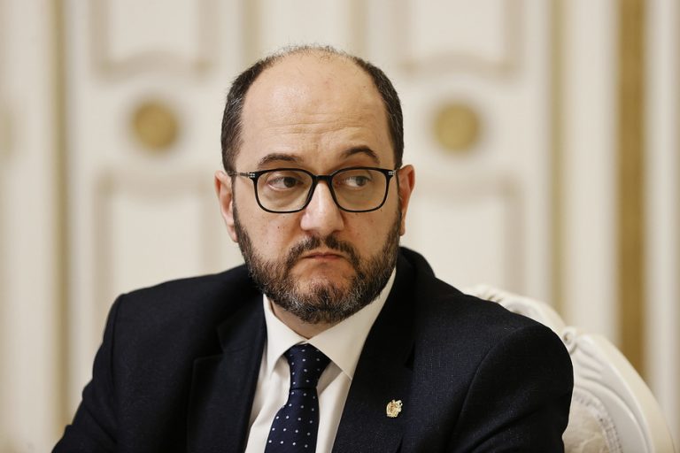 Արայիկ Հարությունյանի քննադատությունը «Ազատություն» ռադիոկայանի և իրավապաշտպանների հասցեին